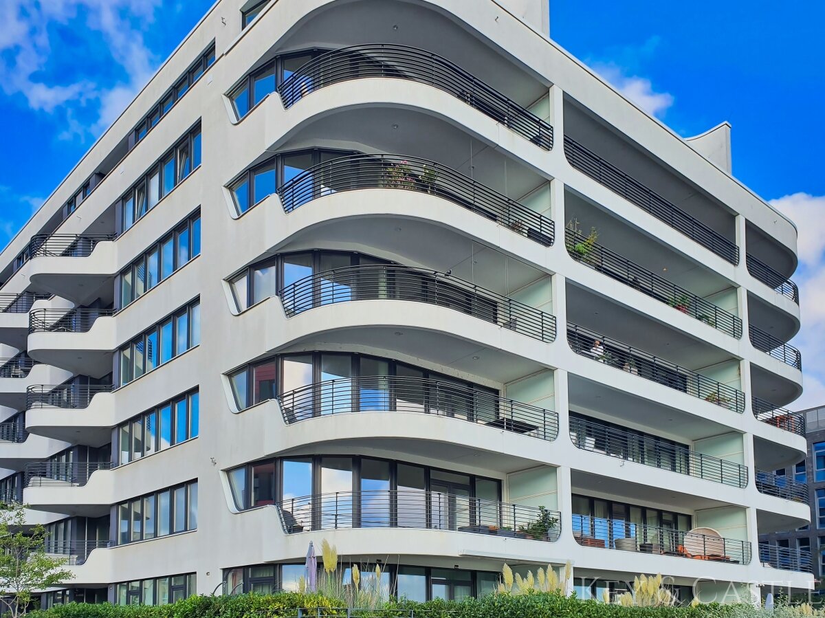 Modernes Wohnen an der Spree – 2 Zimmer mit bodentiefen Fenstern Modernes Wohnen an der Spree – 2 Zimmer mit bodentiefen Fenstern