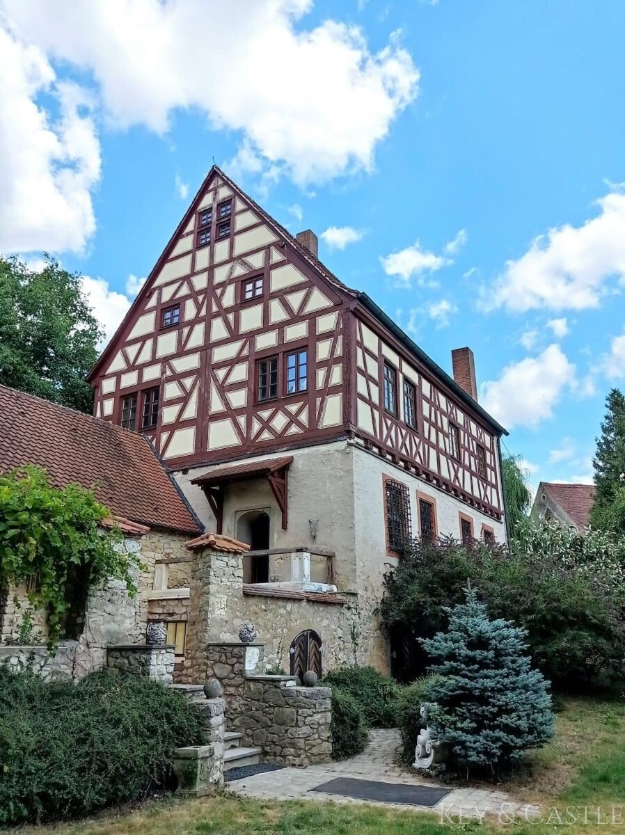 Ansicht auf das Burgstall-Schloss