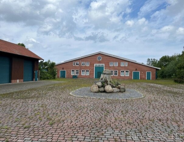 Exklusives Anwesen nahe Emden: Leben mit Pferd auf zauberhafter Reitanlage mit denkmalgeschütztem Bauernhaus Exklusives Anwesen nahe Emden: Leben mit Pferd auf zauberhafter Reitanlage mit denkmalgeschütztem Bauernhaus