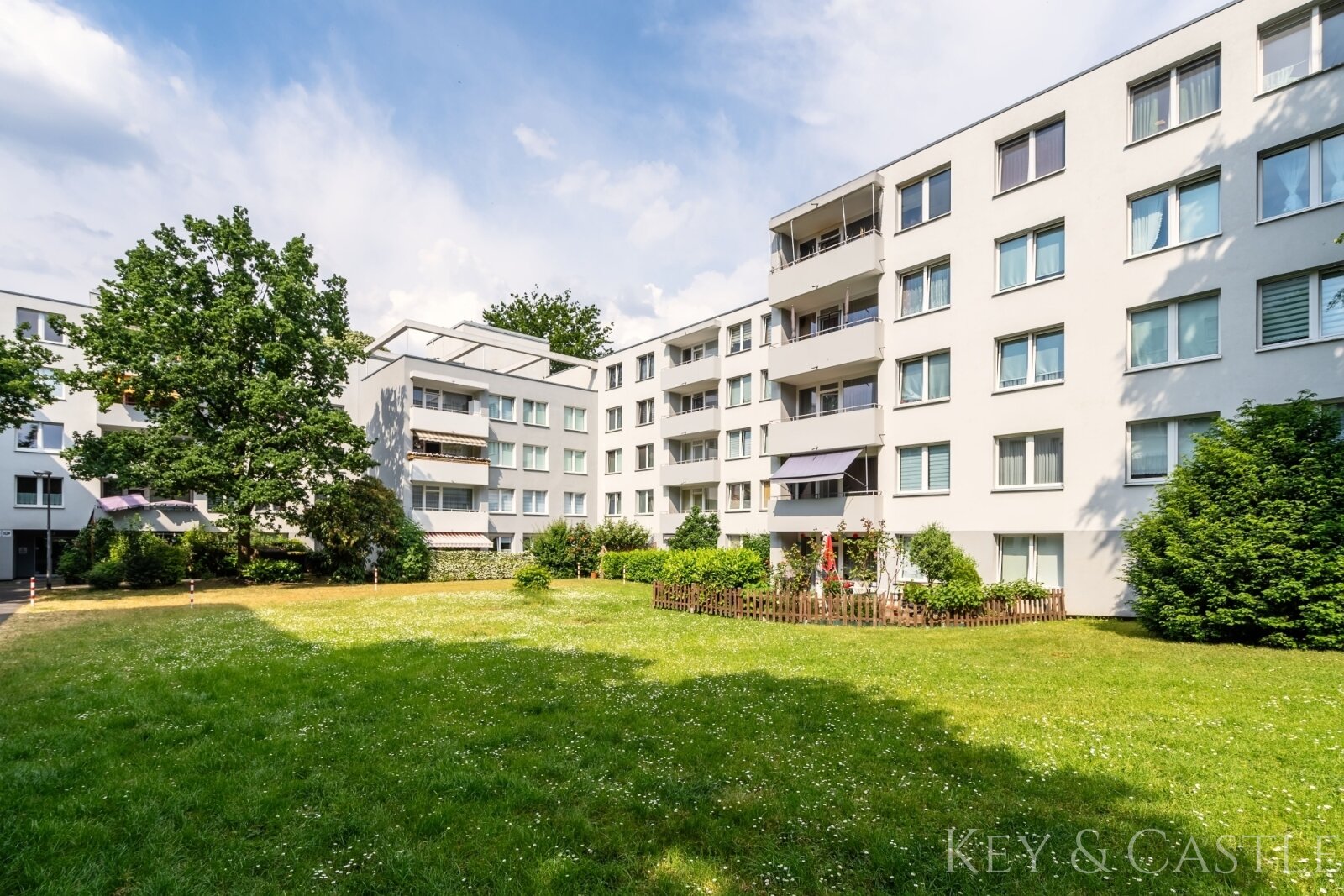 Steuerlast in Vermögen umwandeln: 3,1 % Rendite mit vermieteter 3-Zimmer-ETW in Brühl nahe Köln Steuerlast in Vermögen umwandeln: 3,1 % Rendite mit vermieteter 3-Zimmer-ETW in Brühl nahe Köln