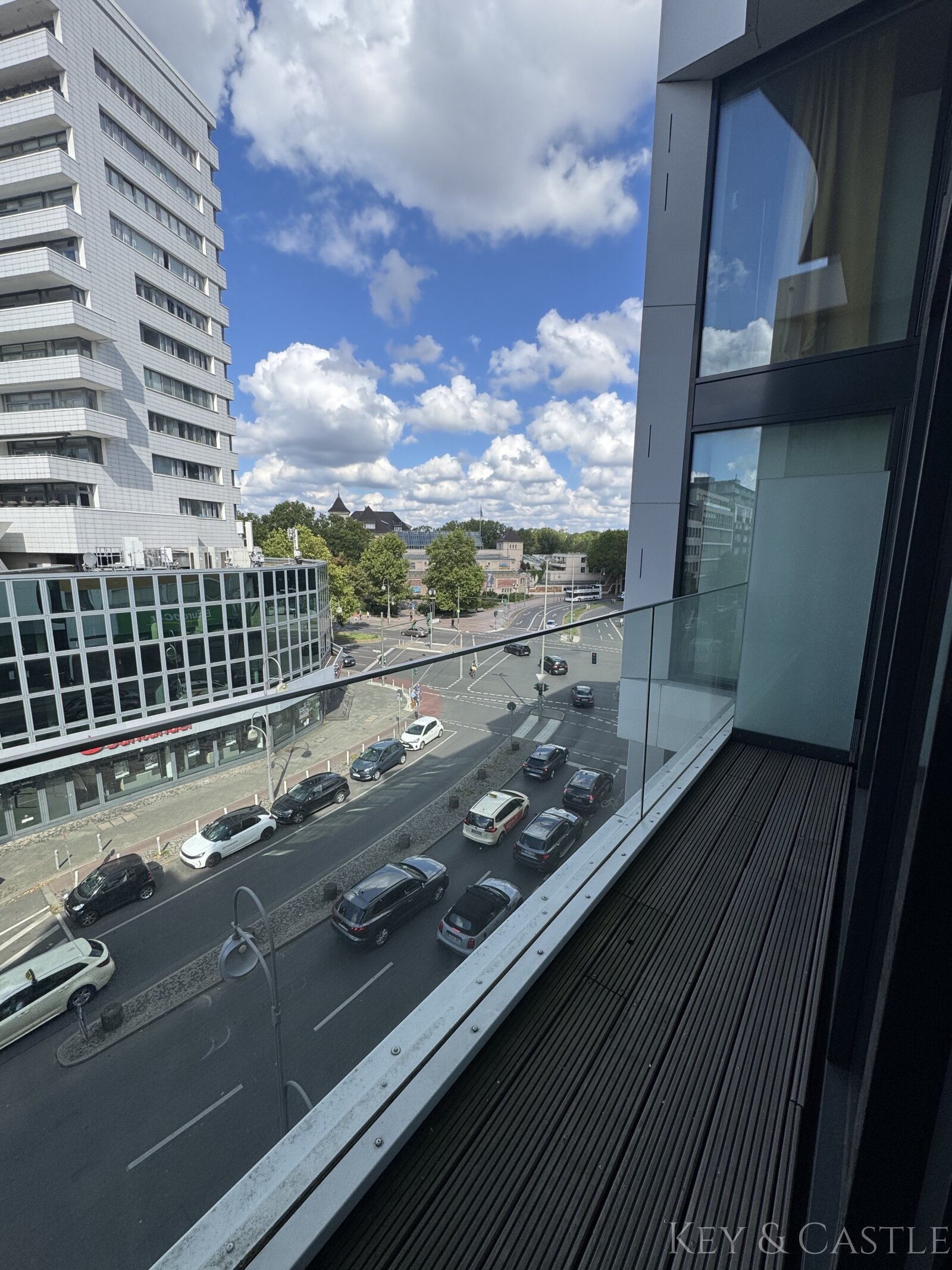 Ku’damm Chic – Stilvolles City-Apartment als Investment Ku’damm Chic – Stilvolles City-Apartment als Investment