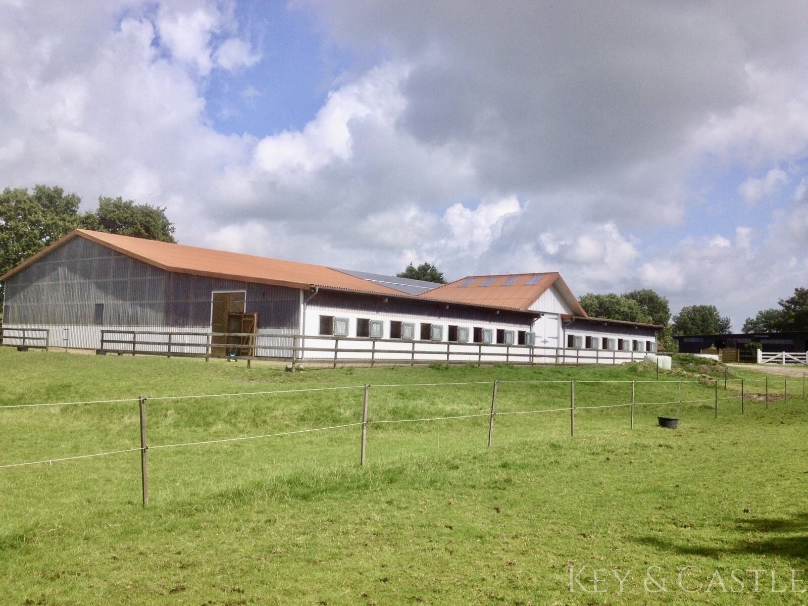 Äußerst gepflegte Reitsportanlage in bester Lage zwischen Natur, Stadt und Nordsee Äußerst gepflegte Reitsportanlage in bester Lage zwischen Natur, Stadt und Nordsee