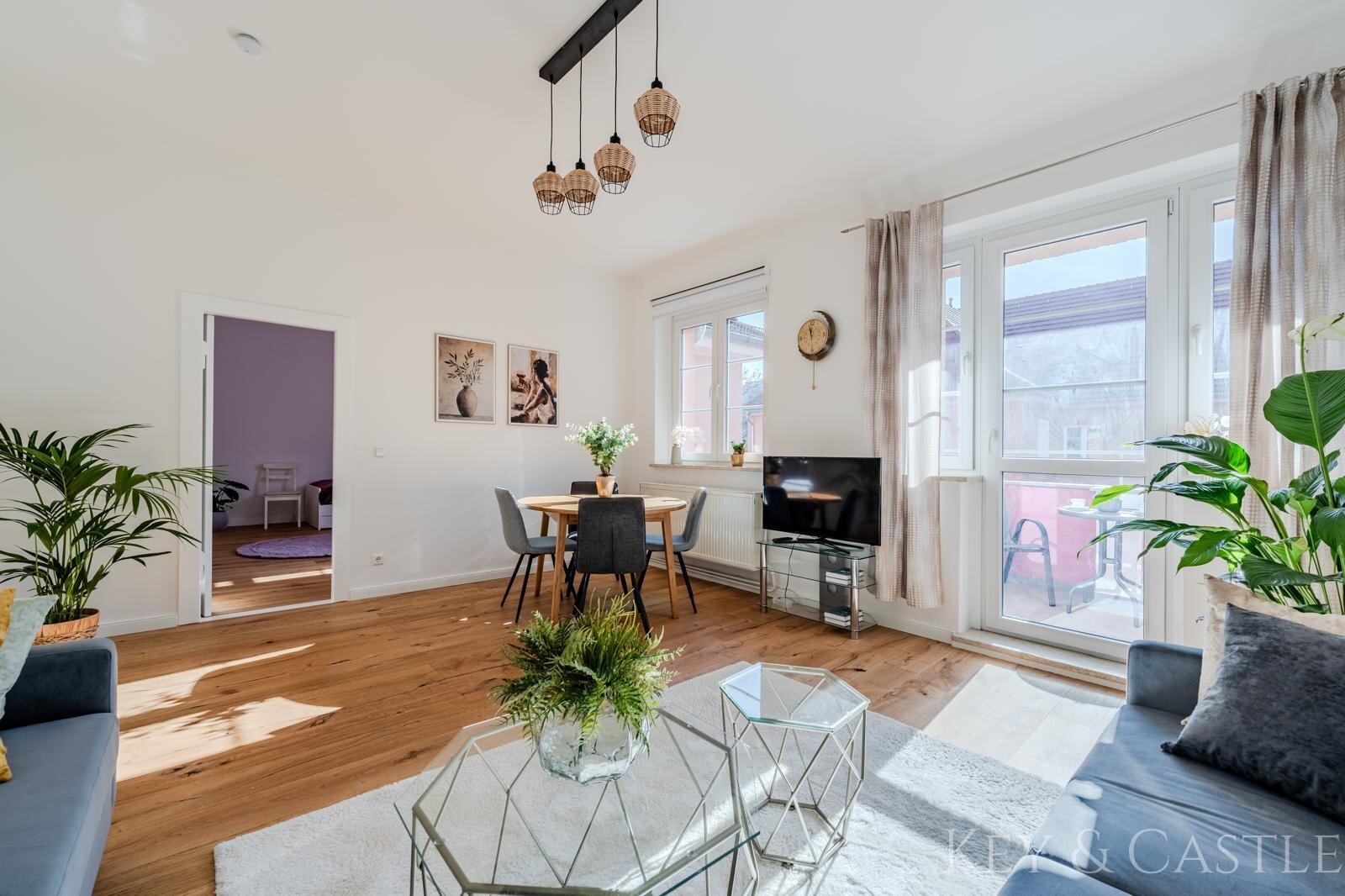 Einziehen & wohlfühlen: Kernsanierte 4-Zimmer-Wohnung mit Balkon & Extrafläche Einziehen & wohlfühlen: Kernsanierte 4-Zimmer-Wohnung mit Balkon & Extrafläche