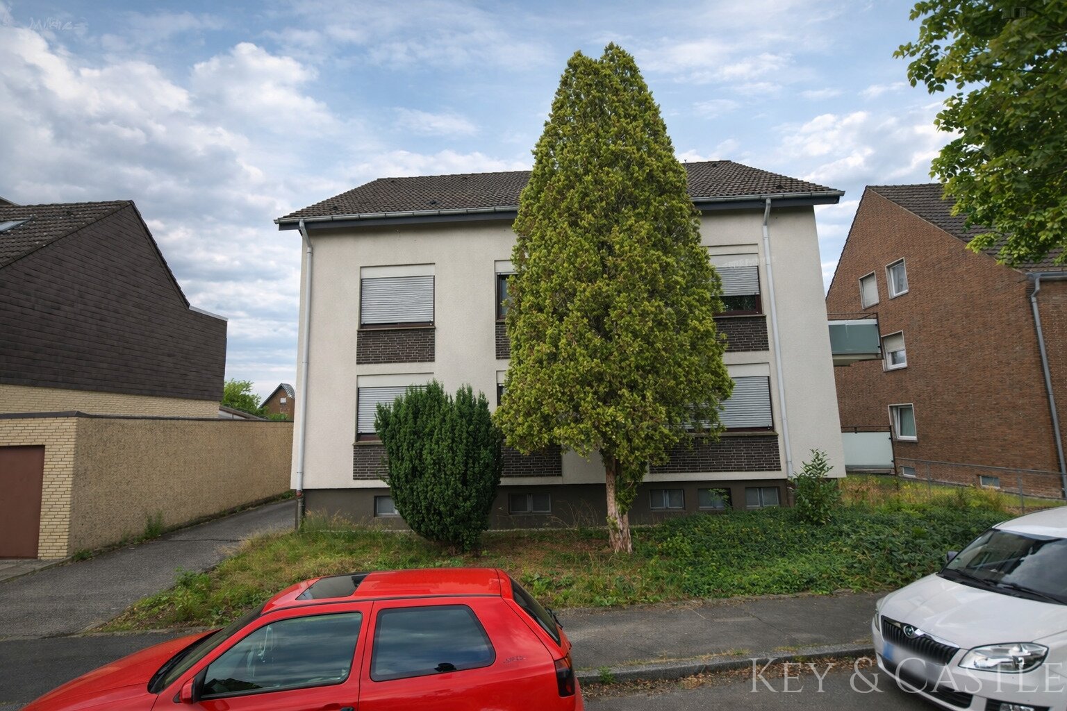 Attraktives Mehrfamilienhaus mit Entwicklungspotenzial in Mönchengladbach Attraktives Mehrfamilienhaus mit Entwicklungspotenzial in Mönchengladbach