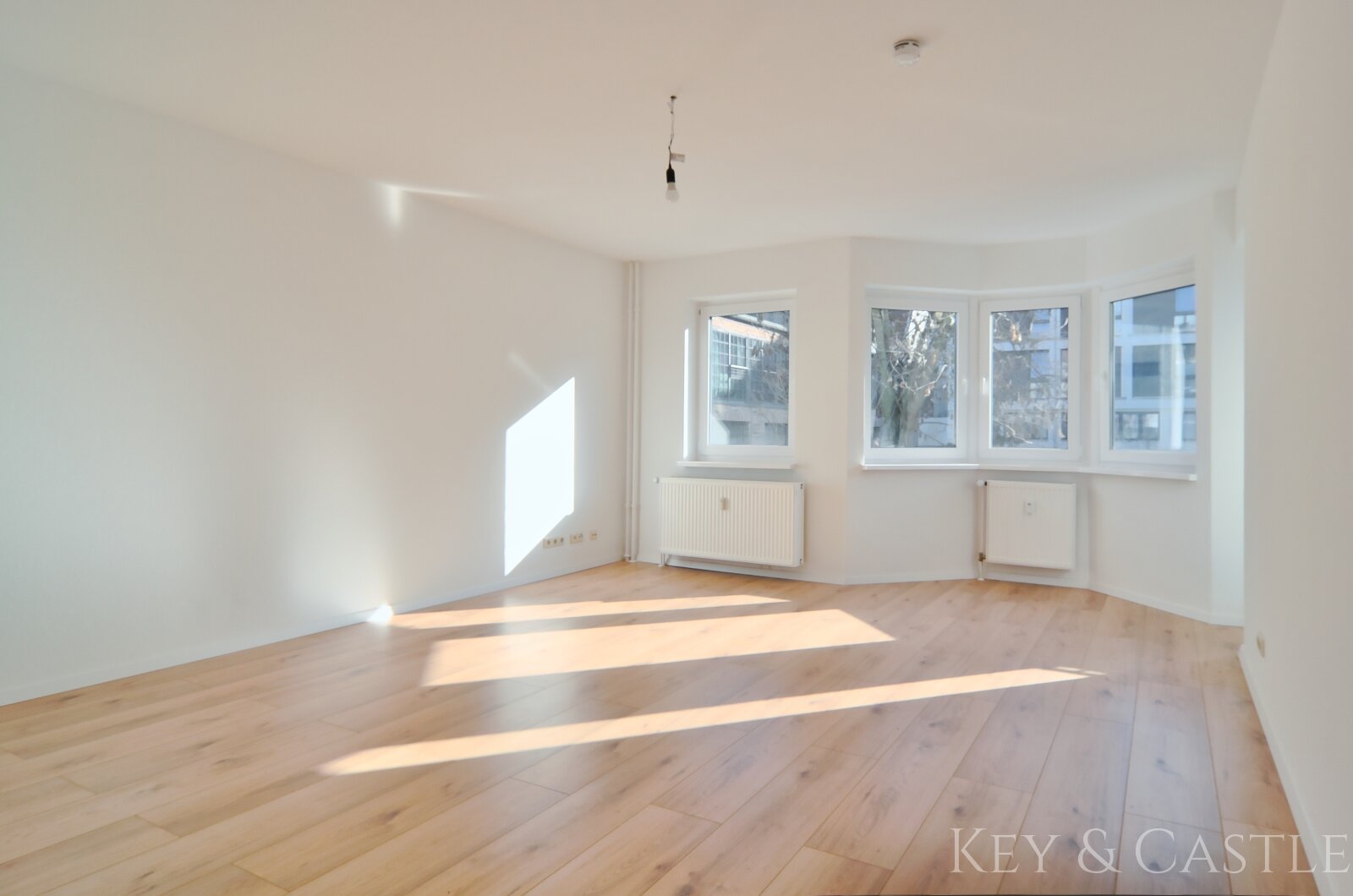 Lichtdurchflutetes Wohnglück: 3 Zimmer mit Balkon in Neukölln Lichtdurchflutetes Wohnglück: 3 Zimmer mit Balkon in Neukölln