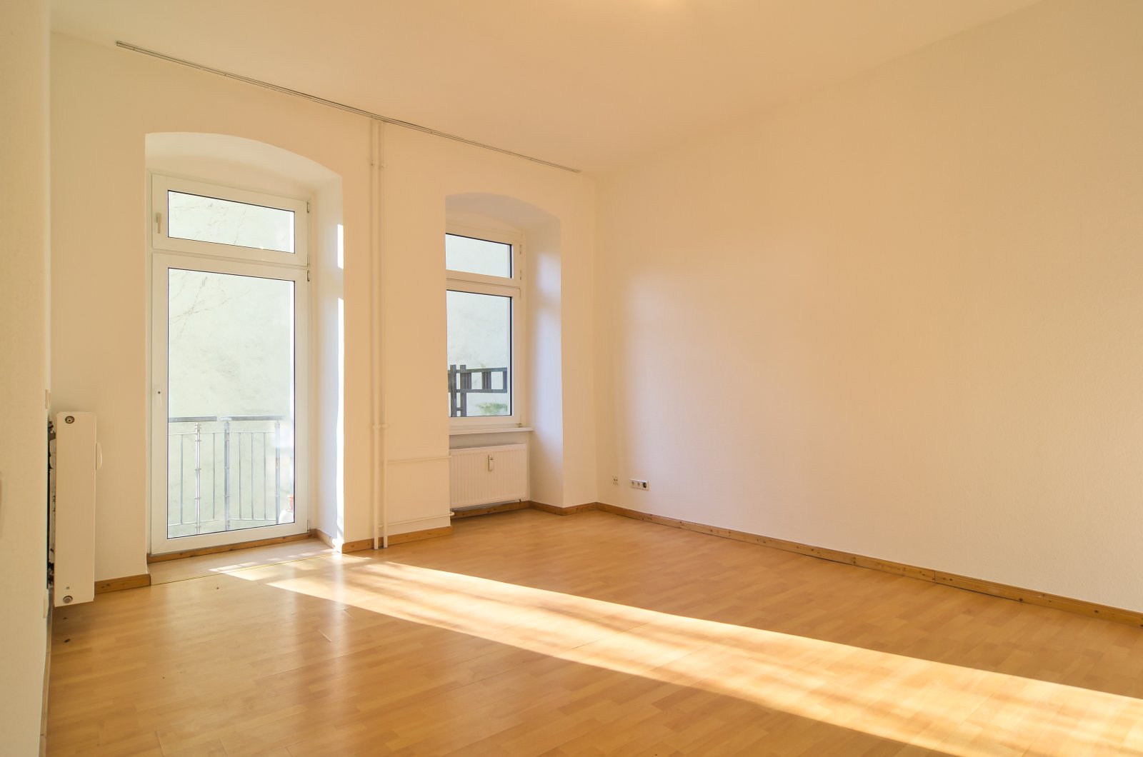 Lichtblick im Hinterhaus: Modernisierter Altbau-Traum mit Balkon Lichtblick im Hinterhaus: Modernisierter Altbau-Traum mit Balkon