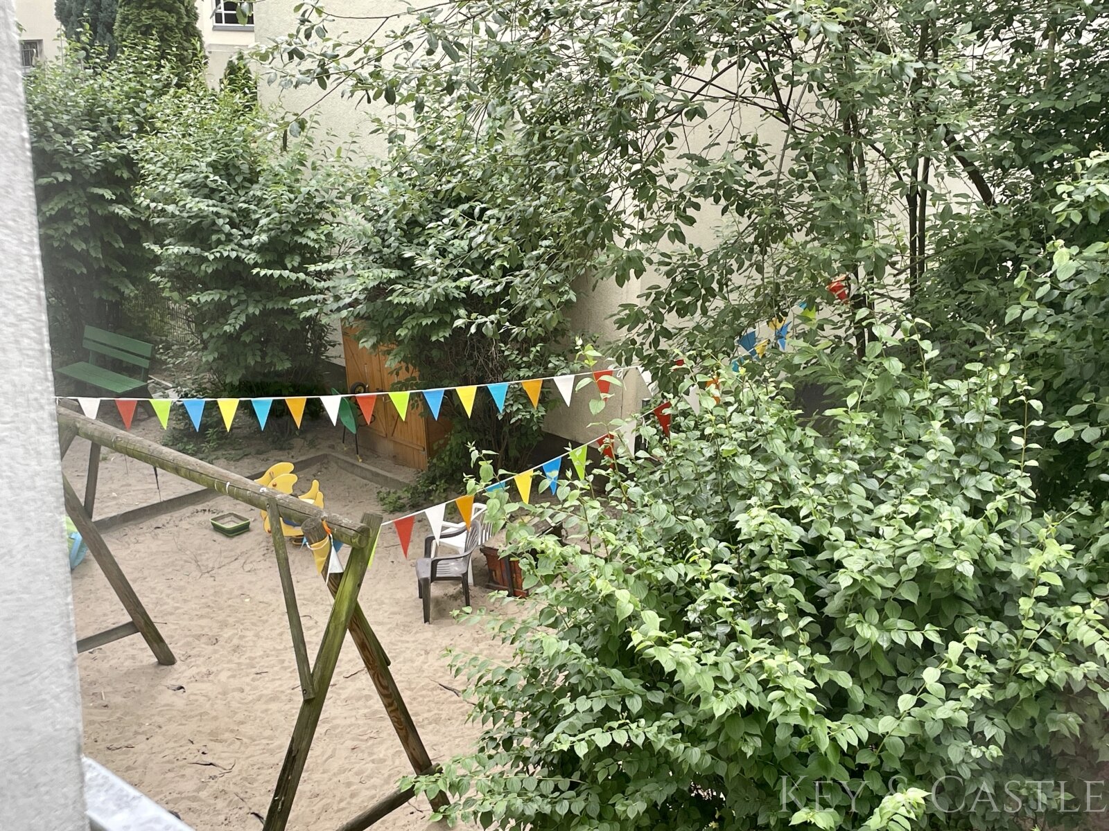 Blick aus dem Fenster zum Spielplatz